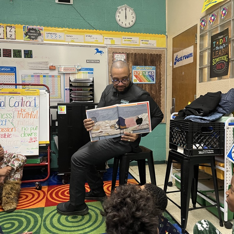 Superintendent Jones had a wonderful time this morning visiting Freeman Elementary to celebrate March is Reading Month! He spent time reading with scholars, asking thoughtful questions, and engaging in great conversations with students.