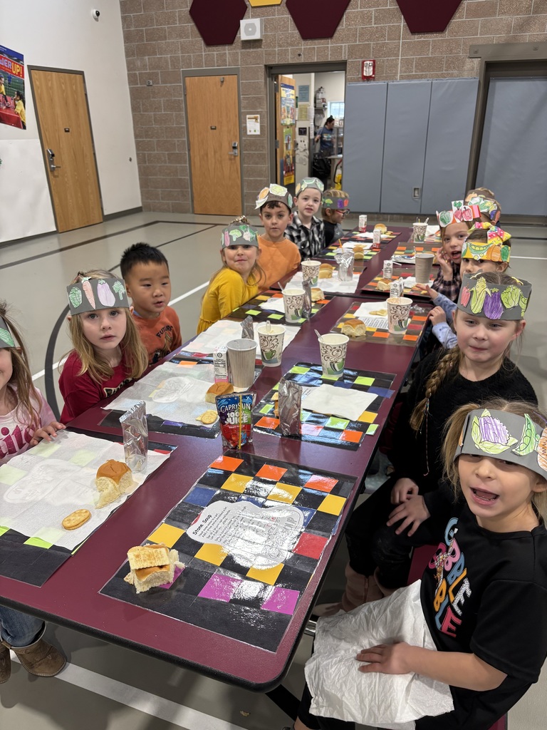 children eating food