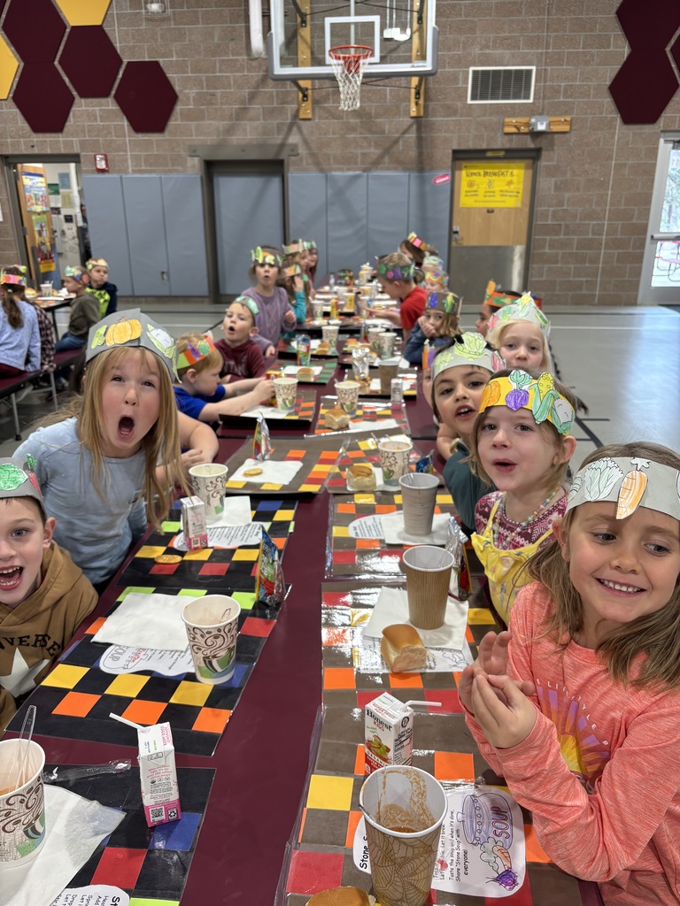 children eating food