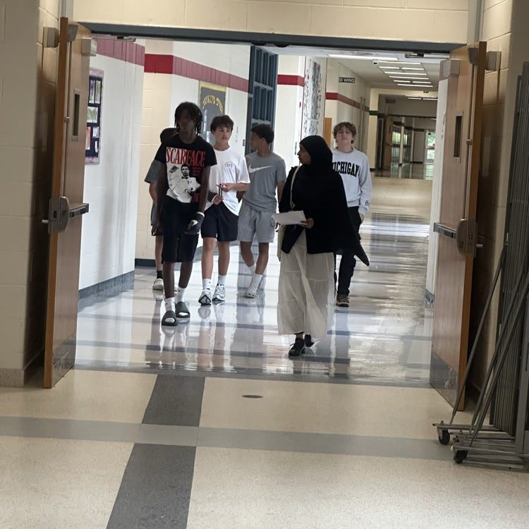 Picture of student students on a tour at freshman or