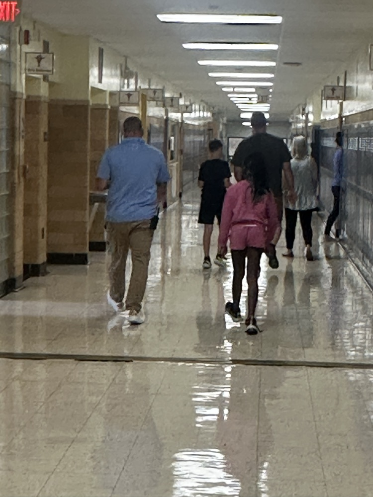 pic of 4th graders walking halls