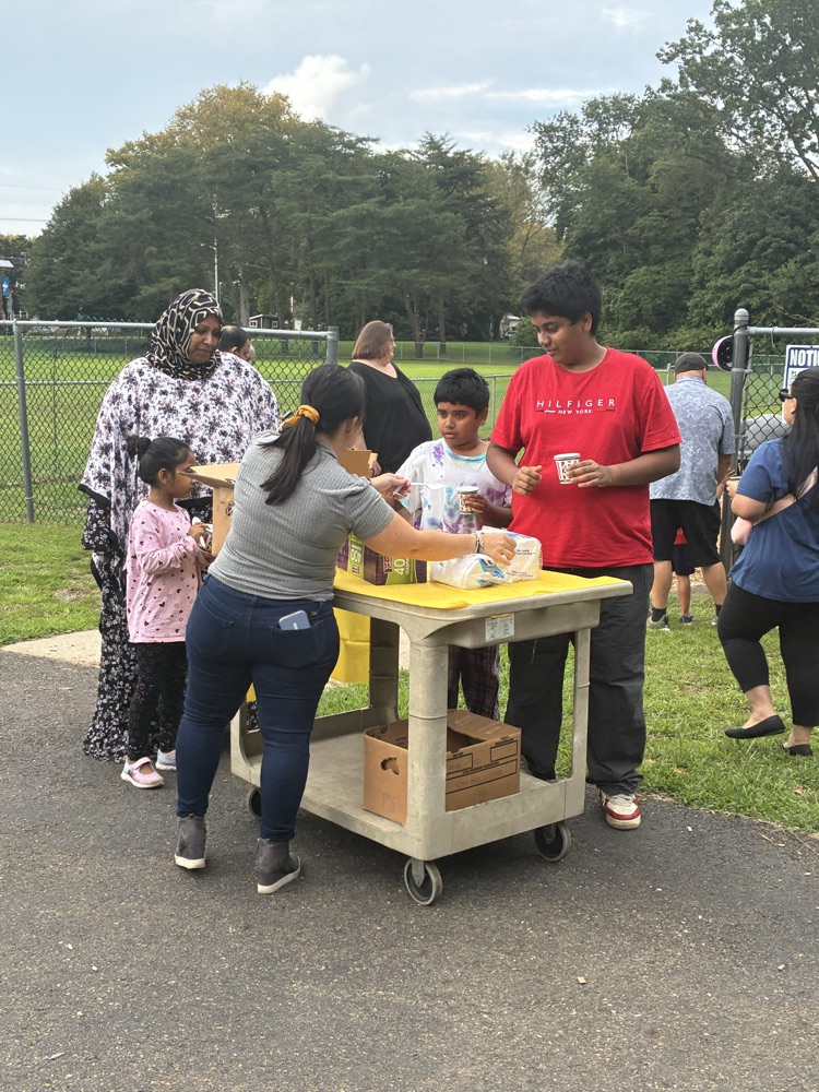 kids eating popsicles 