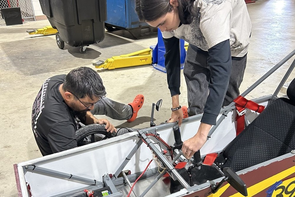 auto mechanics class