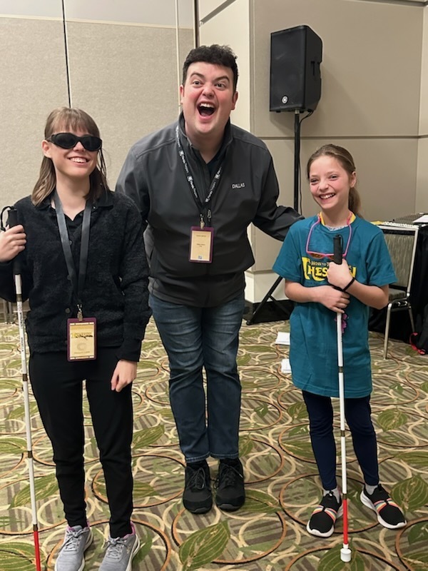 Arabella and Raelyn with one of the workshop leaders. He plays Olaf at Disney.