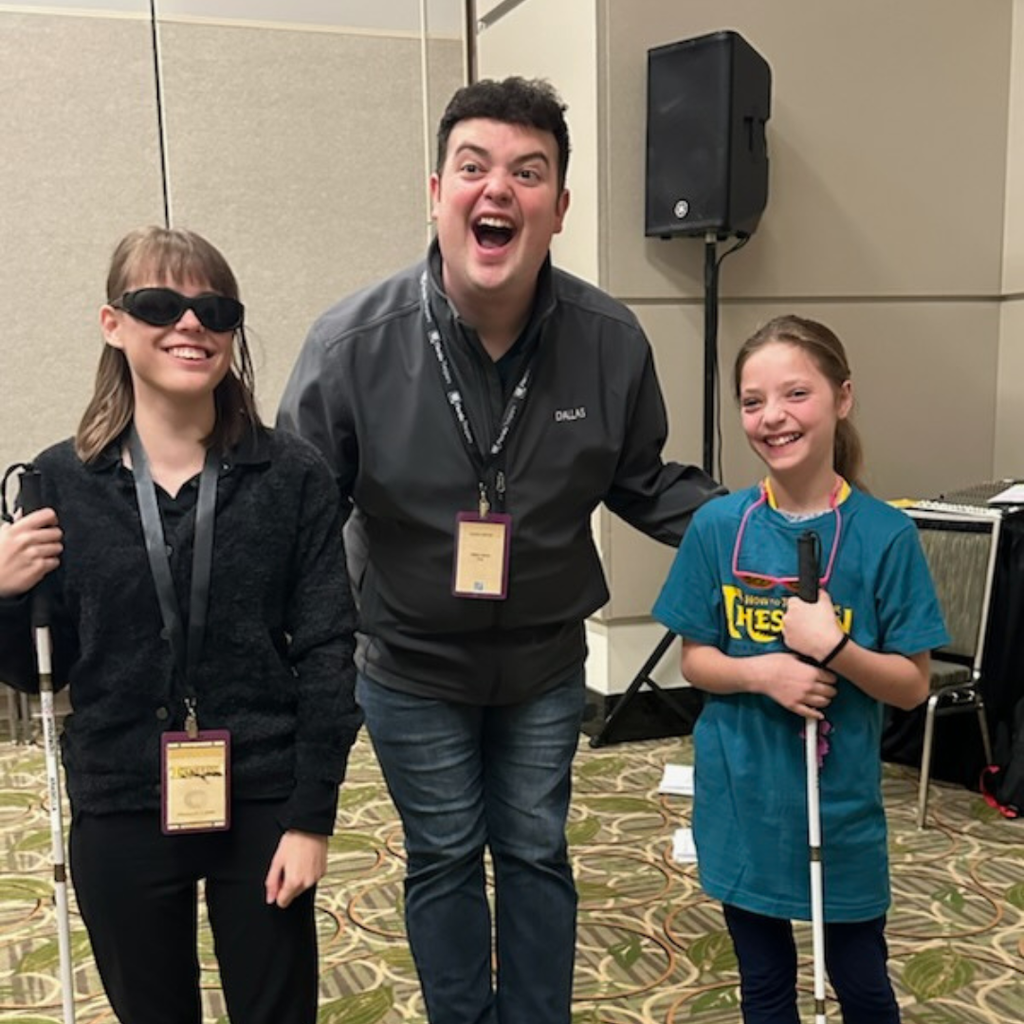 Arabella and Raelyn posing with Dallas Pritt, an actor most notably known from his portrayal in Frozen at Hollywood Studios and from television commercials