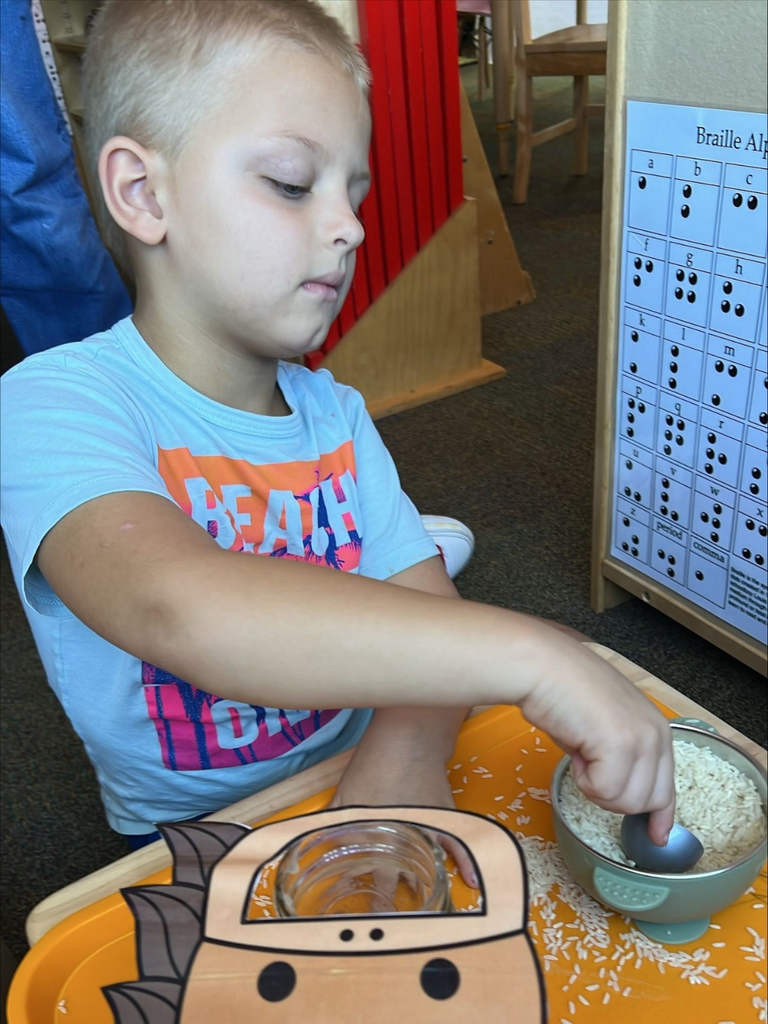 Ryker is counting the amount of scoops into the horses mouth. 