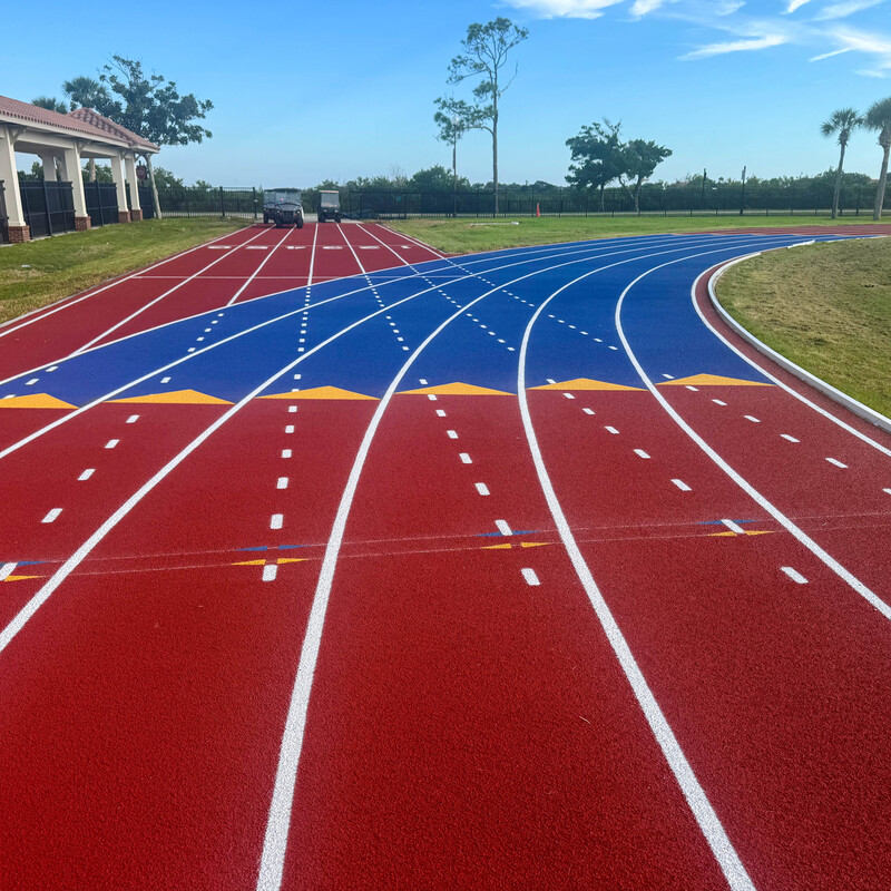 Final turn of the track with blue relay lanes on top of the red track.