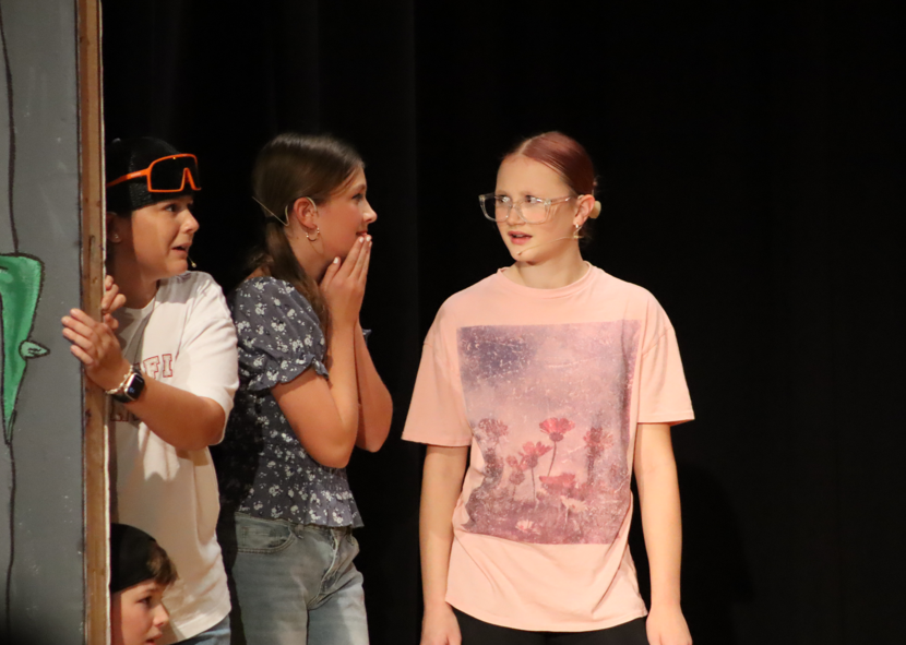 kids acting on stage in shock!