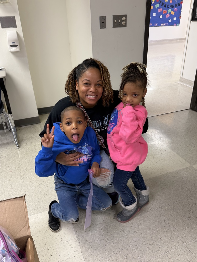  mom hugging her kids 