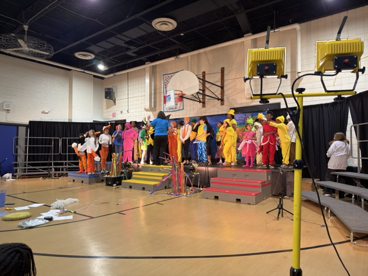 ms Pasqua giving the cast notes 