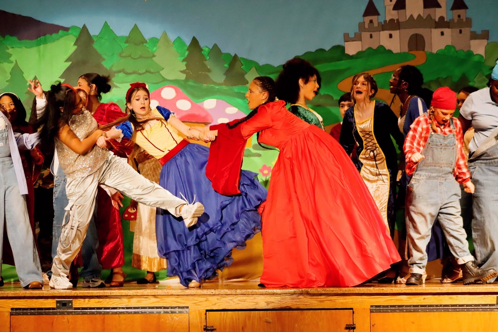 Spring musical snow white 