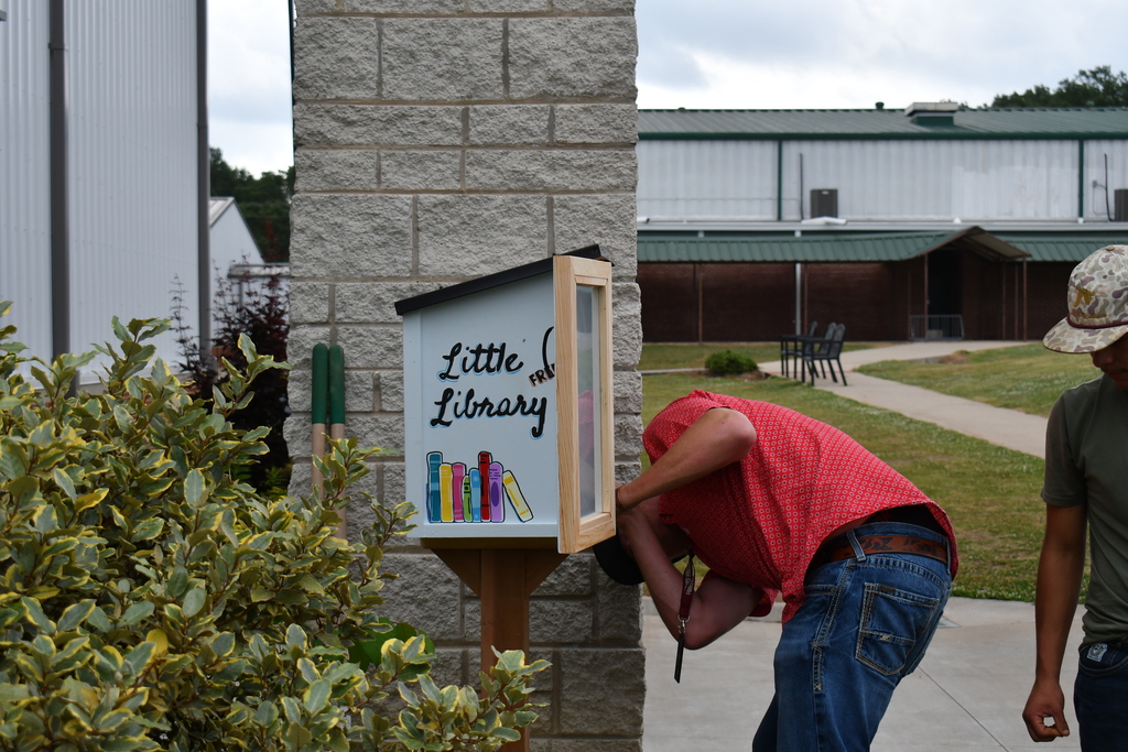 ffa student helping with library 2
