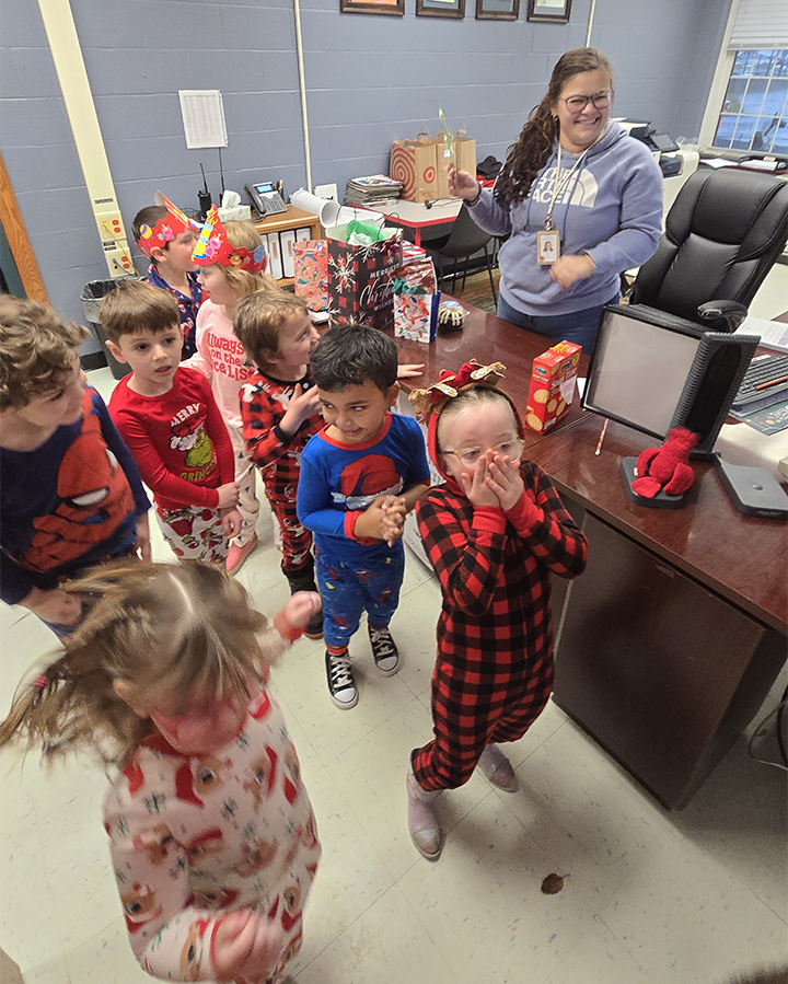 pre-k gingerbread hunt
