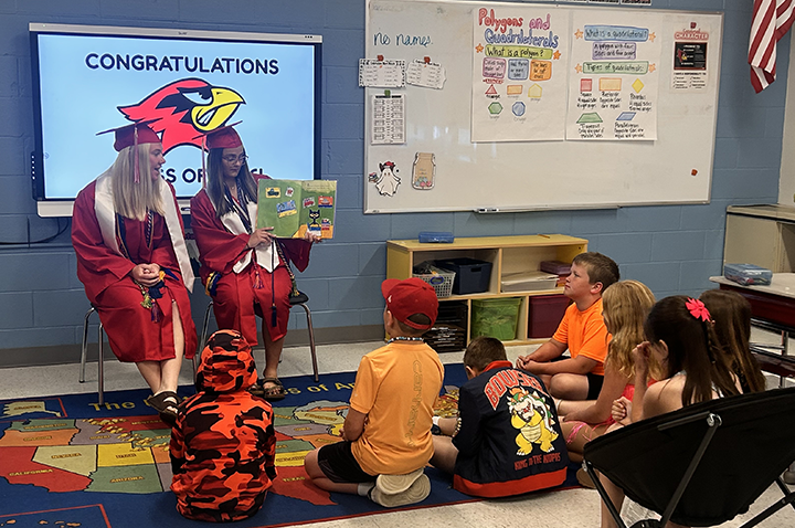 seniors reading to elementary 
