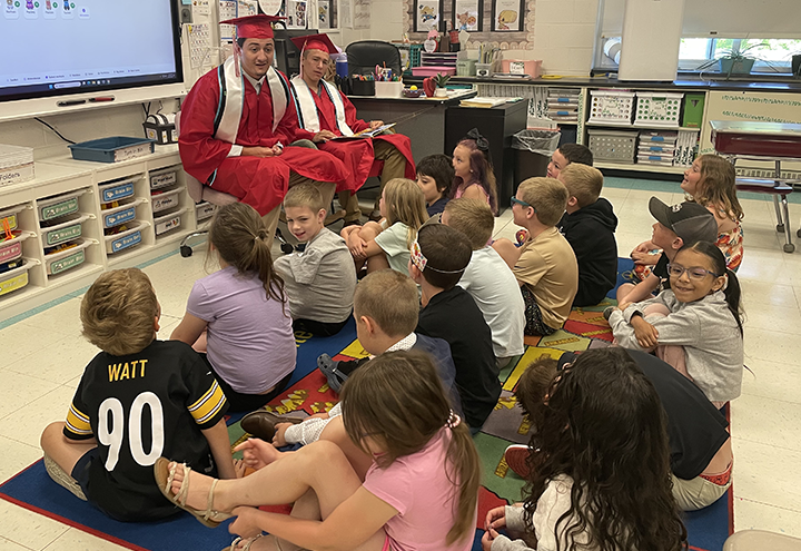 seniors reading to elementary 