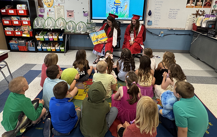 seniors reading to elementary 