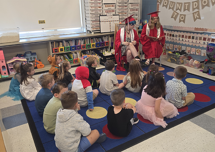 seniors reading to elementary 