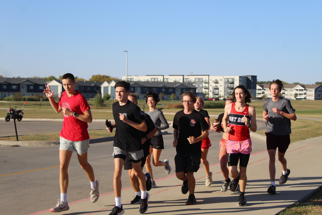 cross country students running