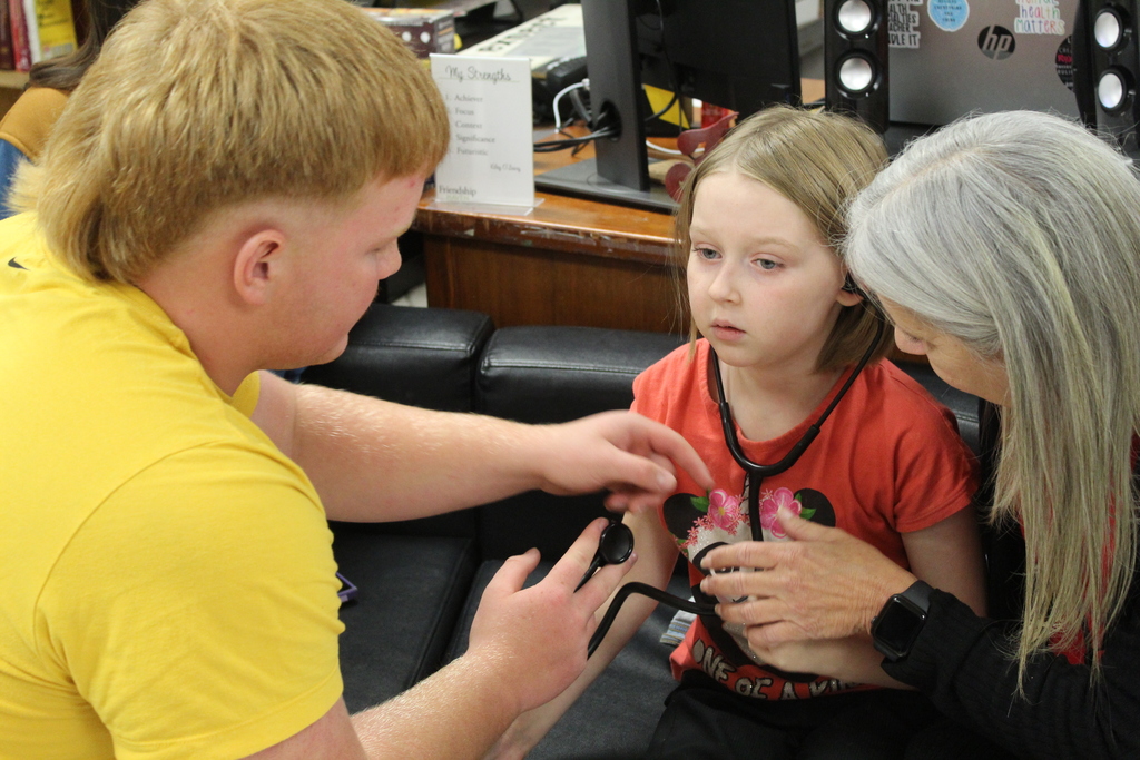 students using stethoscope