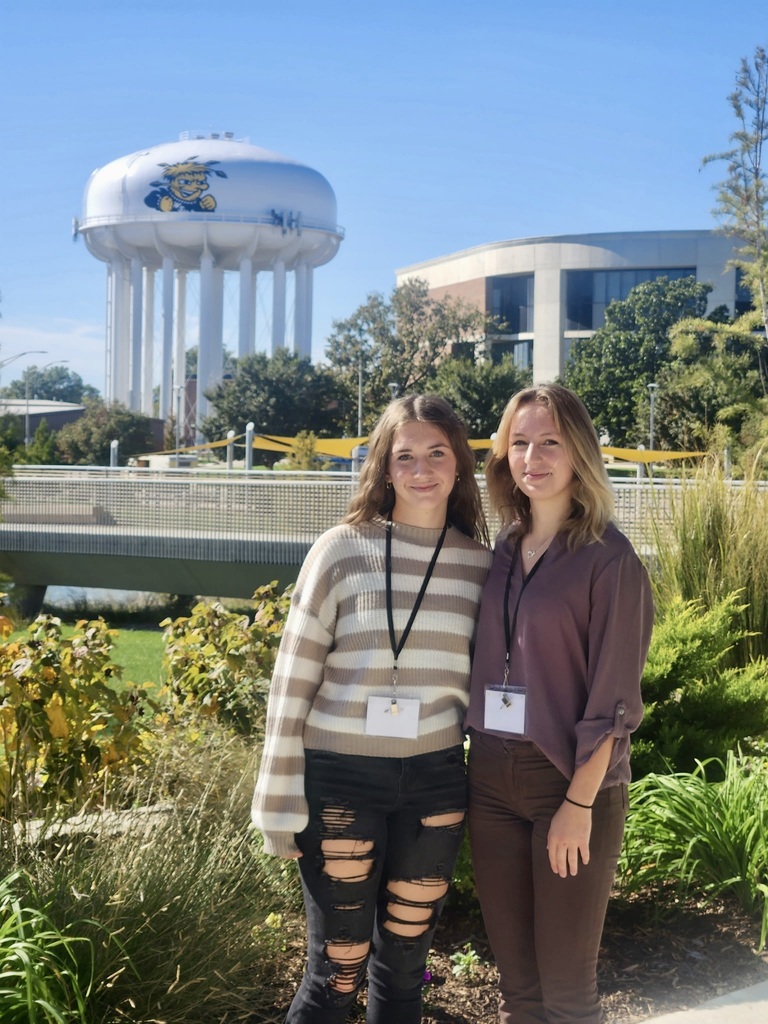 students visiting WSU