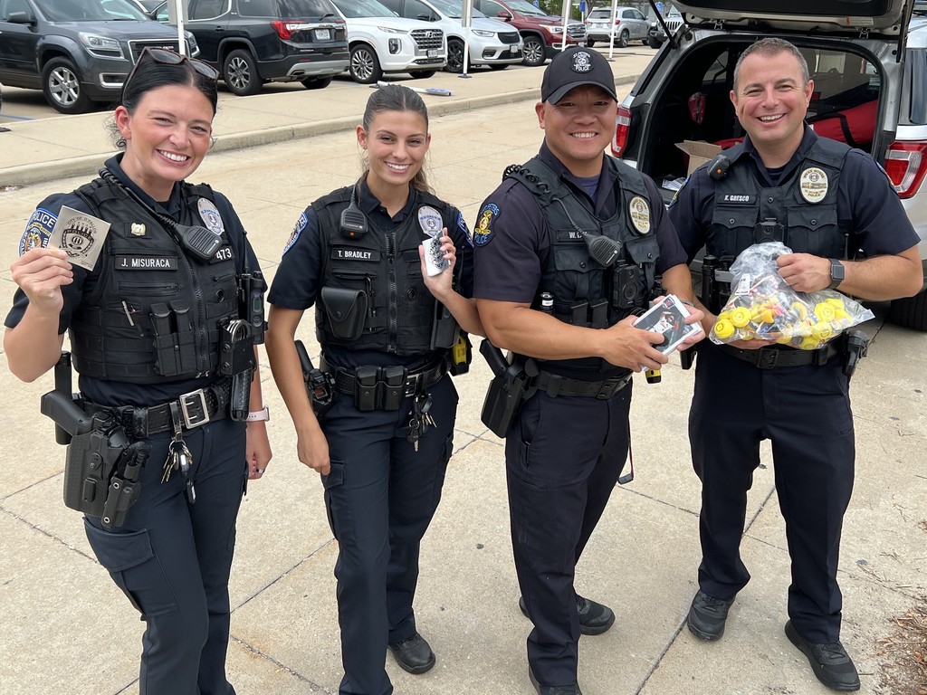 Officers from O'Fallon and St. Peters help families pass the time in line