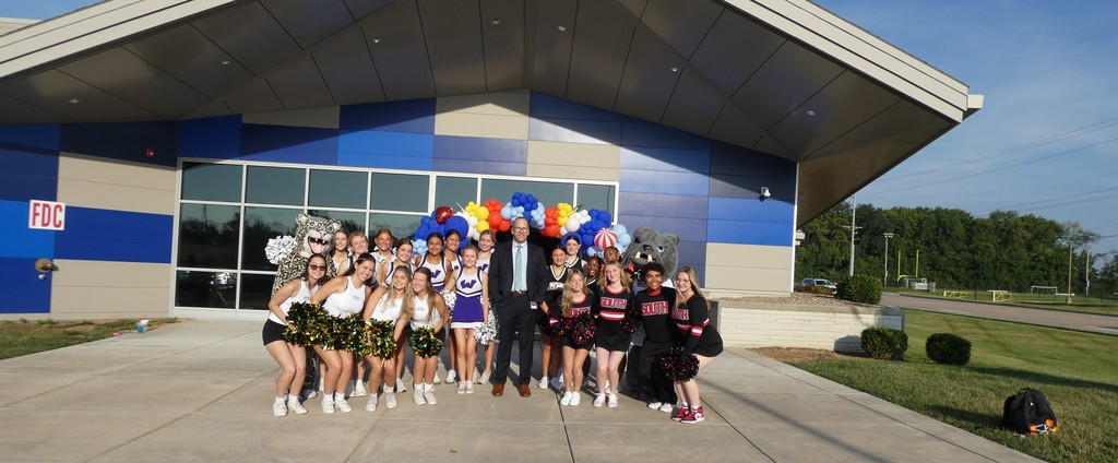 Flanked by cheer squads and mascots, Superintendent greets new teachers