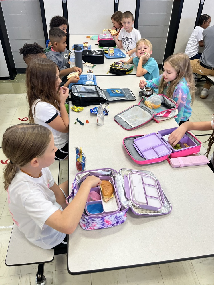 trailblazers eating lunch!!