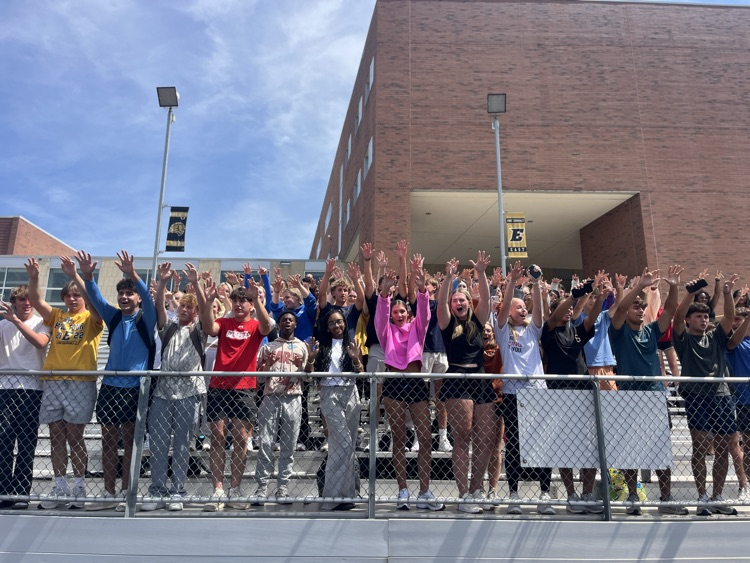 The 600 learning the Lion clap