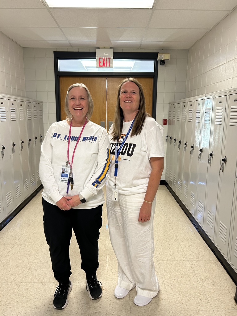 Who cares what the fashion police say—SMS staff just turned the halls into a blinding runway 🤍 White after Labor Day? We call it "leader in chic."🤍