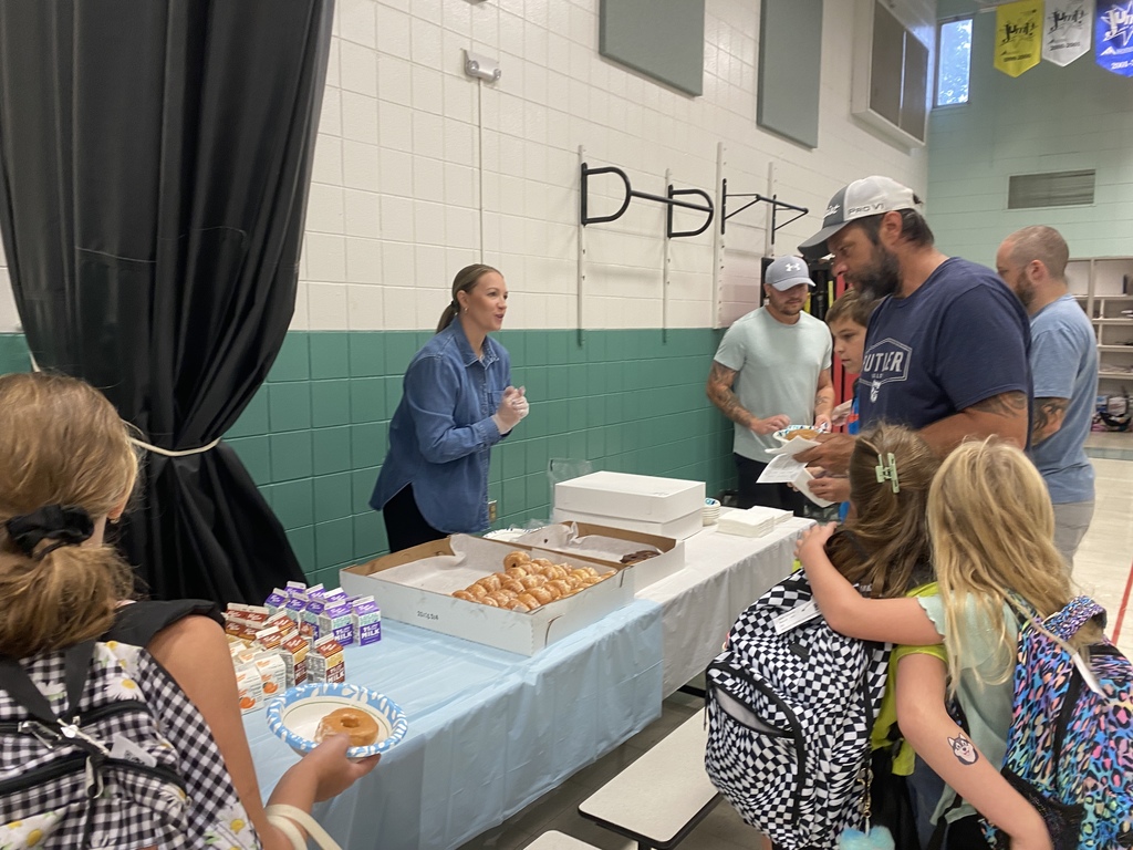 Our wonderful volunteers handing out doughnuts 