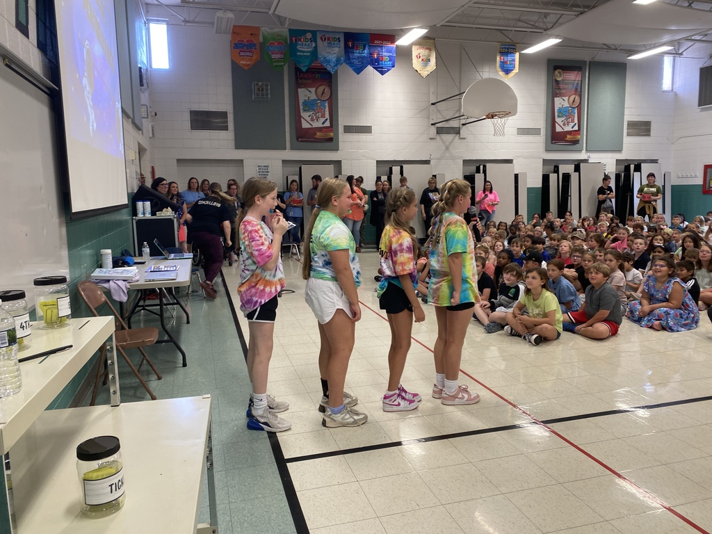 5th grade students performing a song/dance about the 7 habits