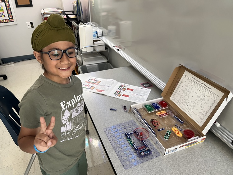 snap circuit station