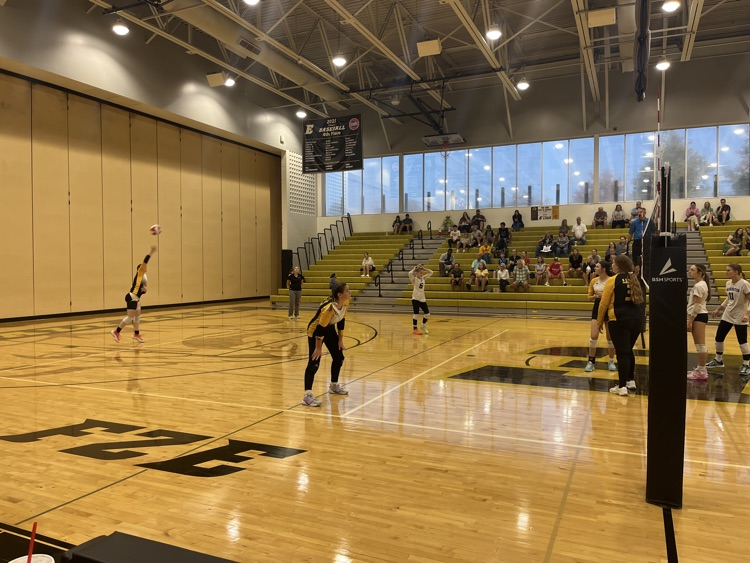 JV volleyball competing against Washington