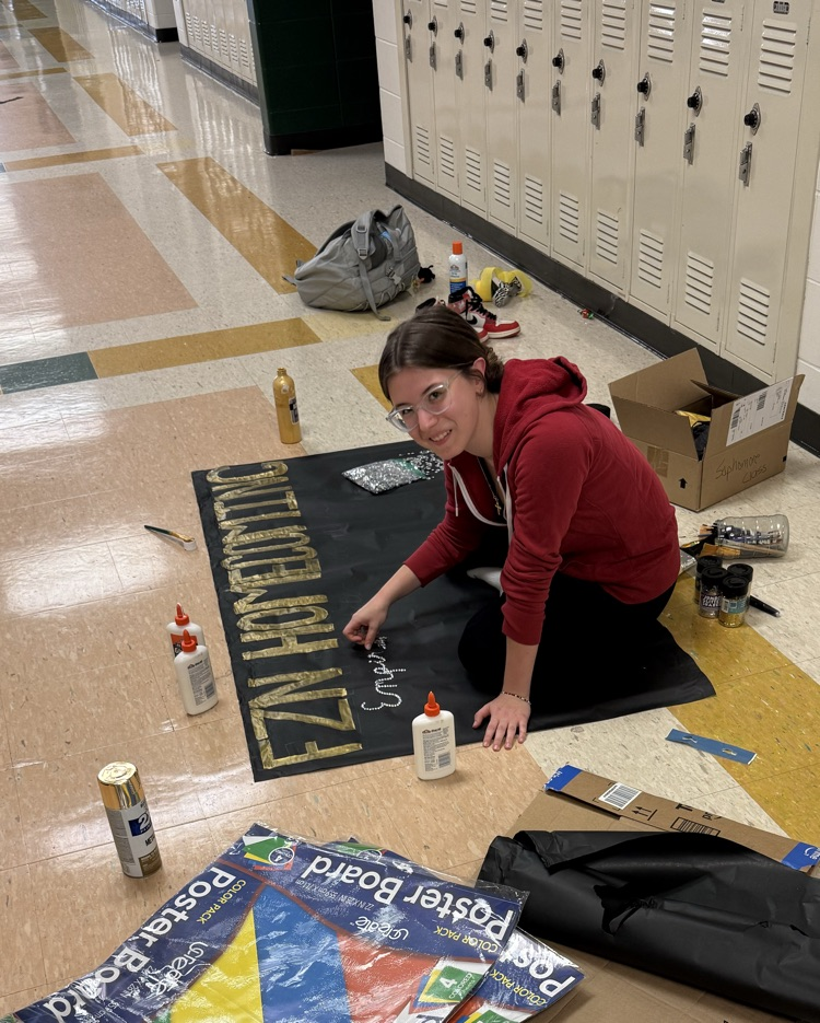 sophomores decorating