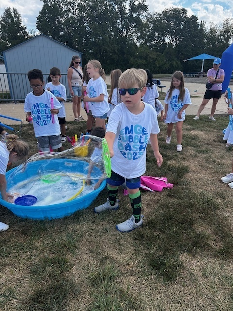 2025 Bubble Bash making bubbles