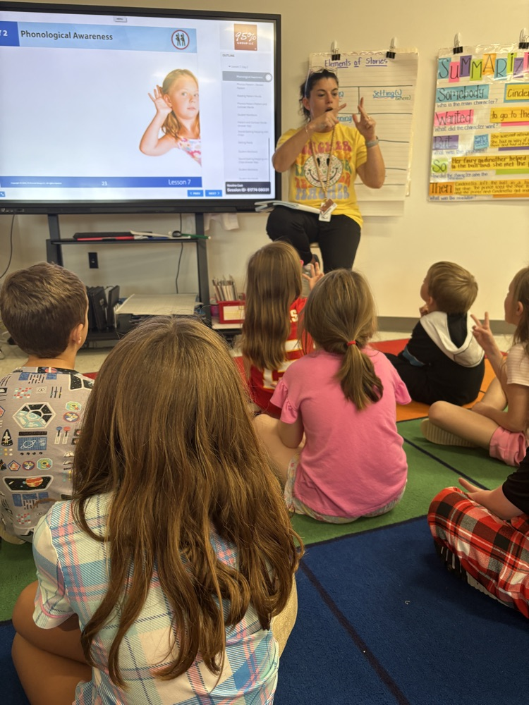 Mrs Marty’s Class working on stretching out their words