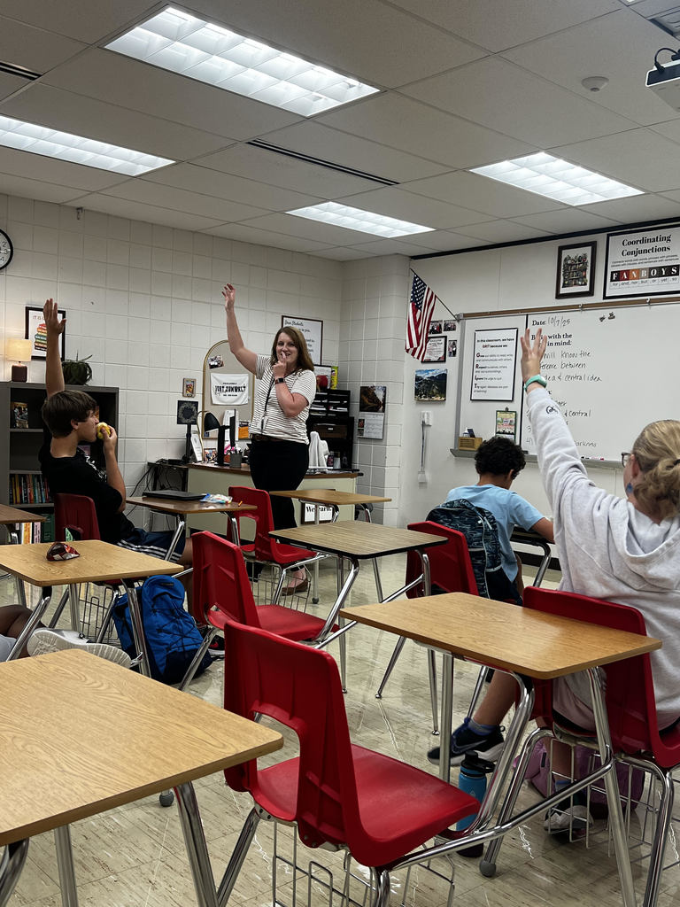 Main Idea and Central Message...WHO KNOWS THE DIFFERENCE? Students in Mrs. Deterding's class sure do! I had the pleasure of listening to students in Mrs. Deterding's class explain main/central idea! What a great discussion!