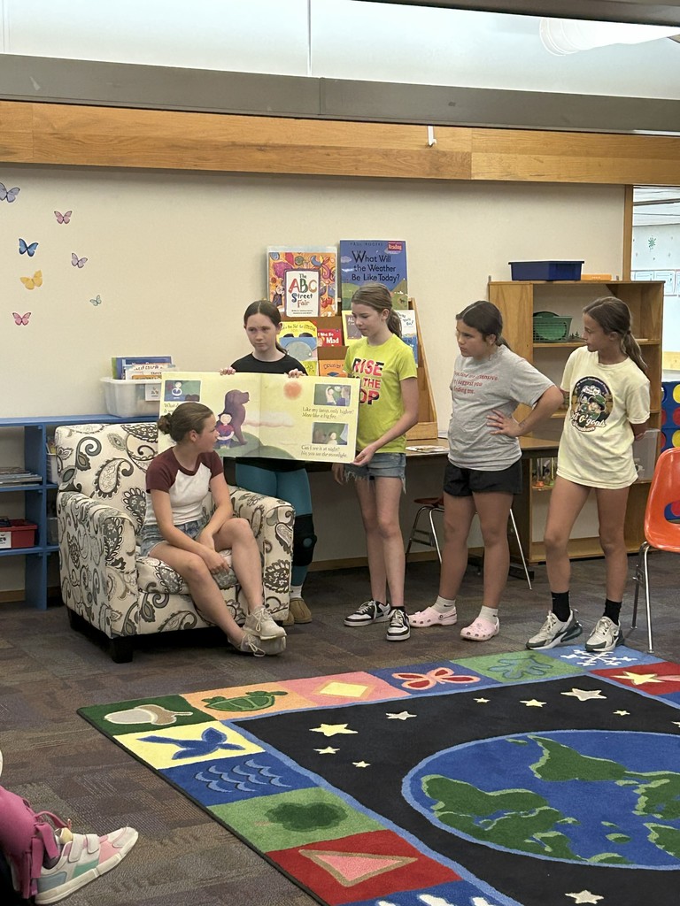 SMS StuCo students spent the afternoon sharing stories and smiles with Boonslick students! Building leaders, one page at a time.