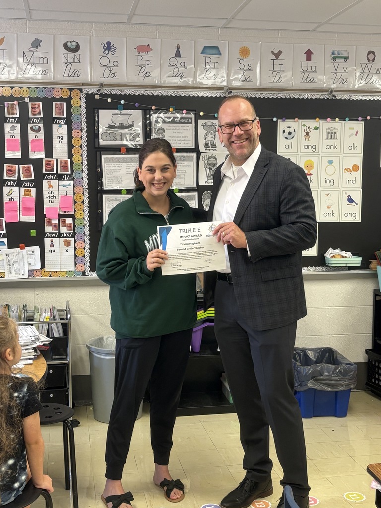 Dr. St. Pierre presenting Mrs. Stephens her Triple E award 