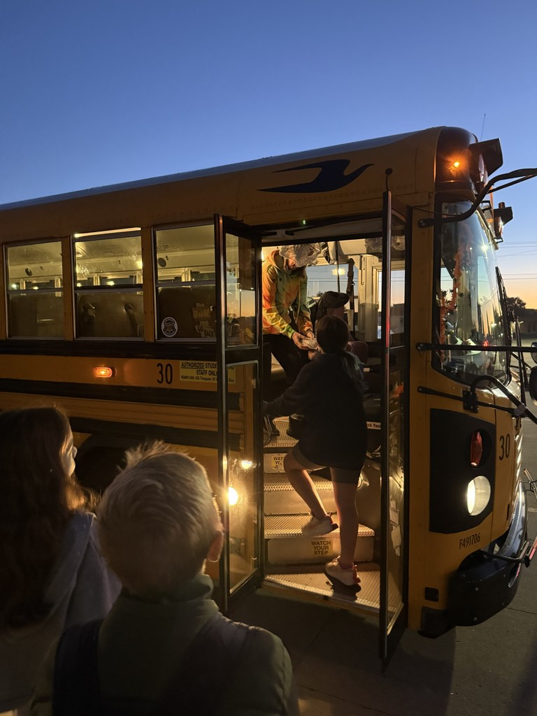 Our FACS Club hit the road to gratitude! Huge thanks to our amazing bus drivers who steer our Mustangs safely every day — and still manage to smile through every traffic jam and bus change! Enjoy these treats, you’ve earned every bite! 