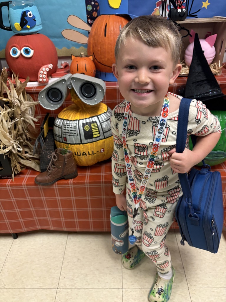 1st place winner Phoenix with his pumkin