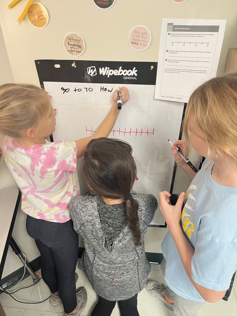 3rd Grade students build their rounding skills in math.
