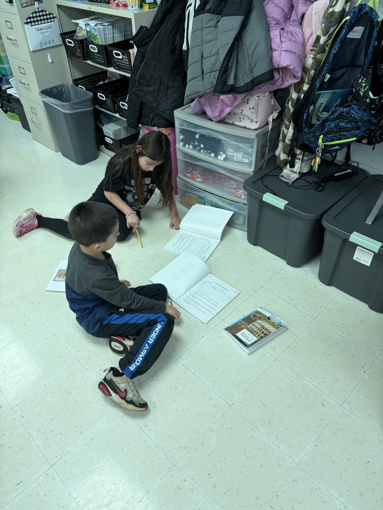 kids in pairs reading