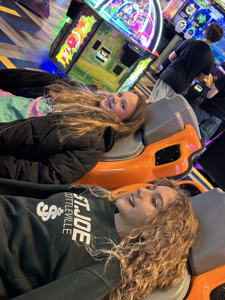 Celebrating all that fundraising hustle with some well-earned Main Event fun!