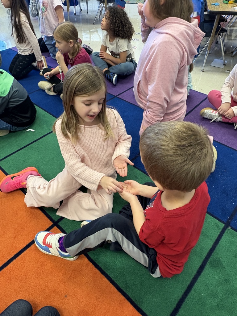 Kindergarten students pass around samples of the crops 