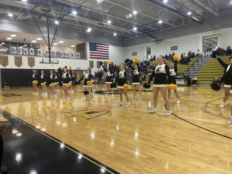 cheer performing in between quarters 