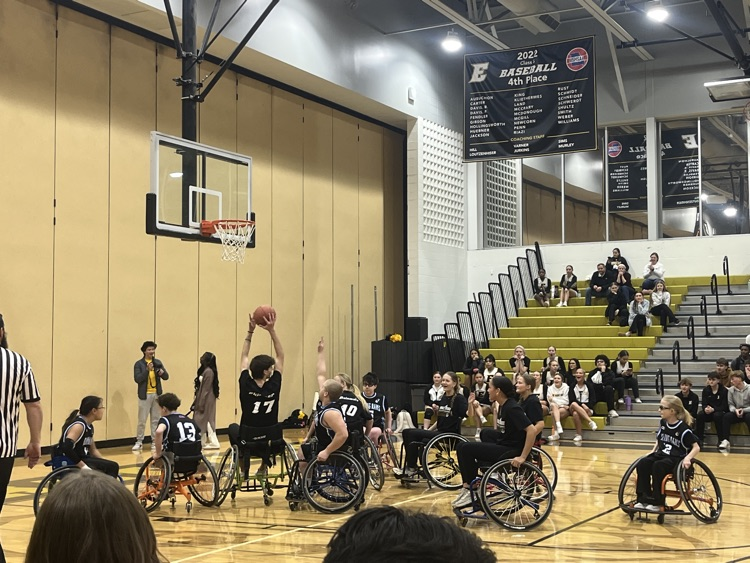 Luke Skinner grabbing a rebound