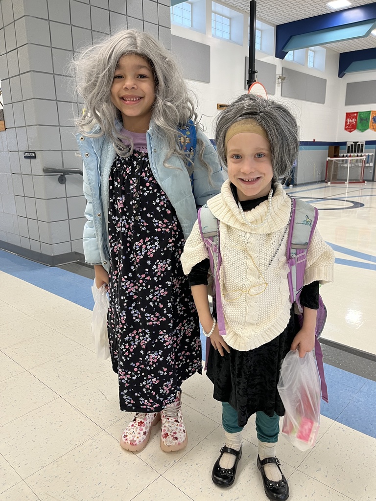 Kindergarten students 100th day of school