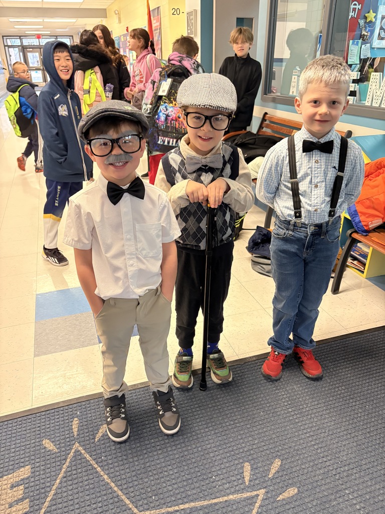 Kindergarten students 100th day of school