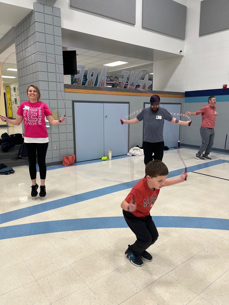2nd graders and parents jump rope in PE